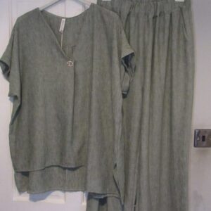 New Ladies Khaki Green Plus Size 2 Piece Set One Size fits sizes 18 20 22