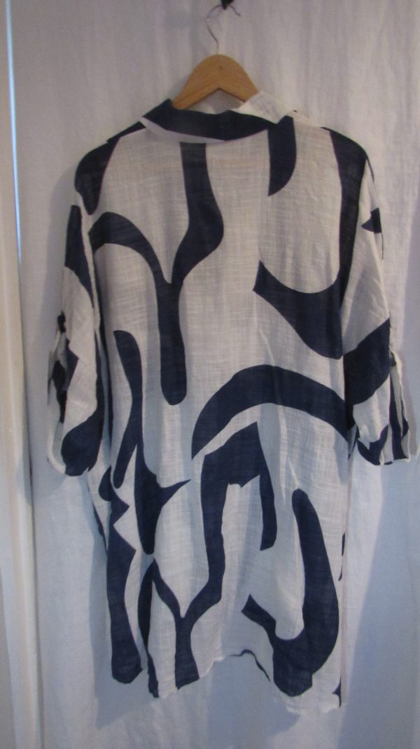 New Ladies Darker Blue White Swirl Button Up Cheesecloth Shirt One Size fits sizes 18 20 22 - Image 5
