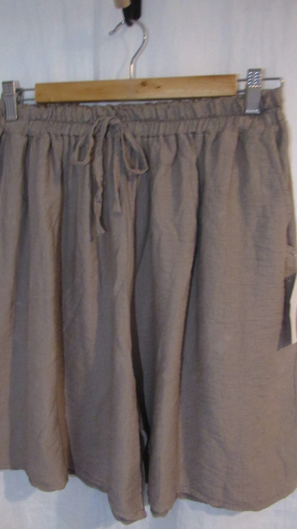 New Ladies Mocha Pocket Shorts One size fits sizes 16 18 20 22 - Image 3