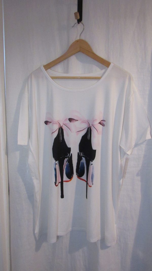 New Ladies White Shoe Bow Print T-shirt One Size fits sizes 16 18 20 22