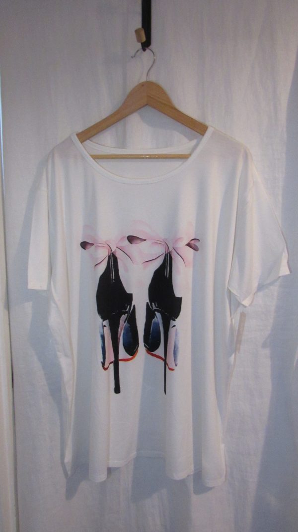 New Ladies White Shoe Bow Print T-shirt One Size fits sizes 16 18 20 22 - Image 2