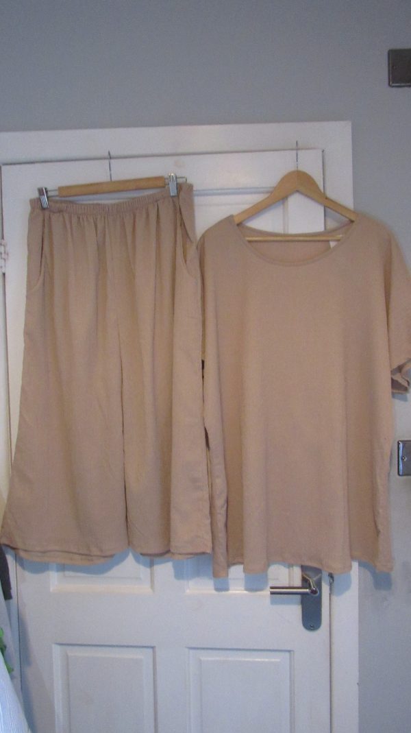 New Ladies Beige 2 Piece Set One Size fits sizes 18 20 22