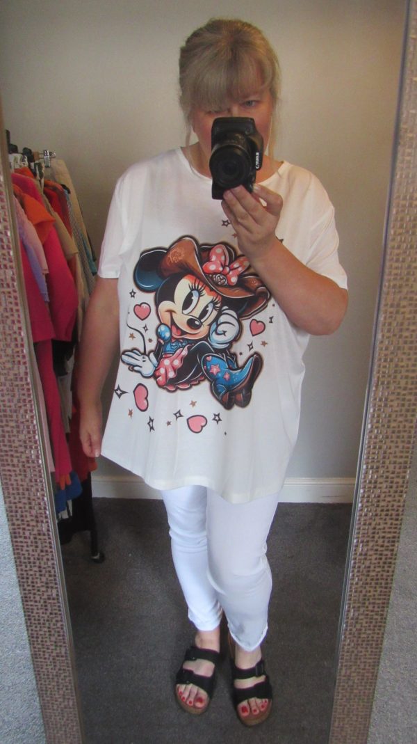 New Ladies White Minnie Print T-shirt One Size fits sizes 16 18 20 22 - Image 5