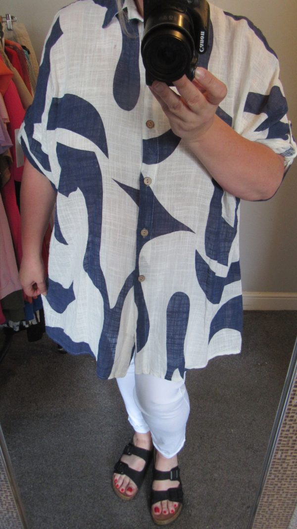New Ladies Darker Blue White Swirl Button Up Cheesecloth Shirt One Size fits sizes 18 20 22 - Image 9