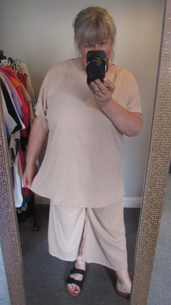 New Ladies Beige 2 Piece Set One Size fits sizes 18 20 22 - Image 5