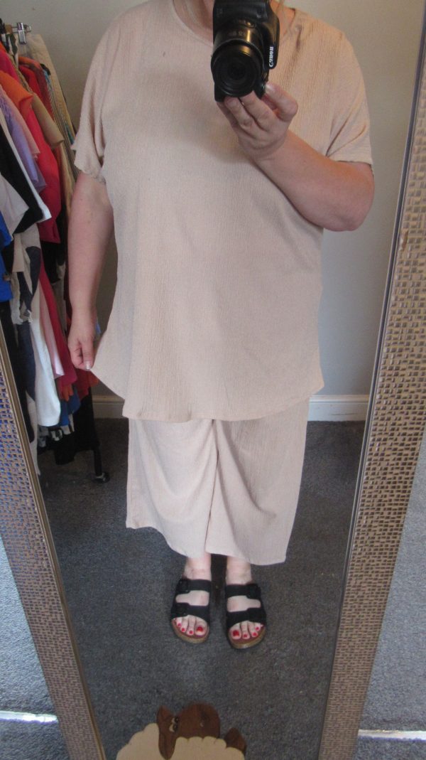 New Ladies Beige 2 Piece Set One Size fits sizes 18 20 22 - Image 6