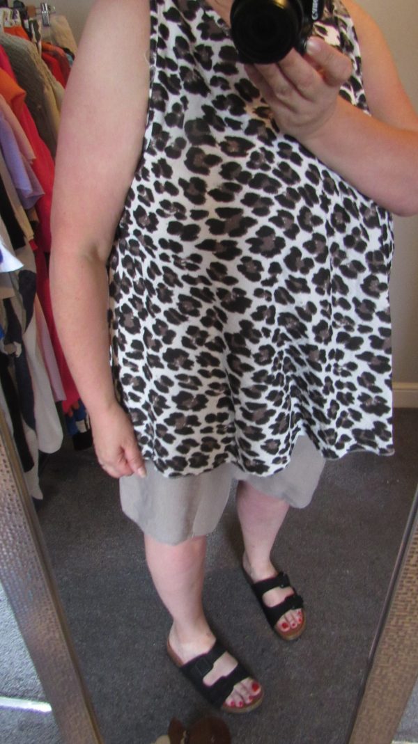 New Ladies Mocha Pocket Shorts One size fits sizes 16 18 20 22 - Image 7
