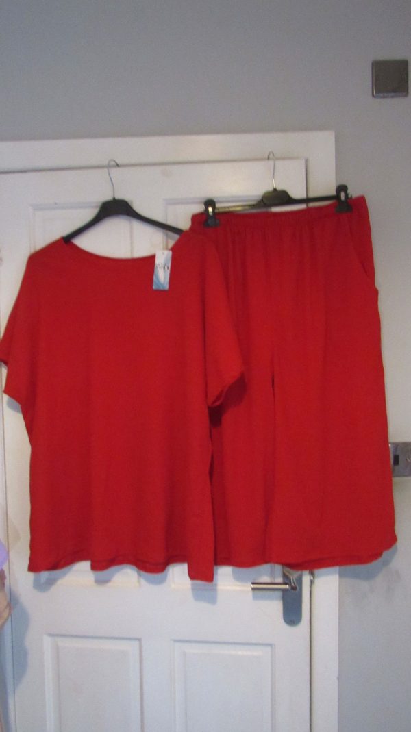 New Ladies Red 2 Piece Set One Size fits sizes 18 20 22 - Image 2