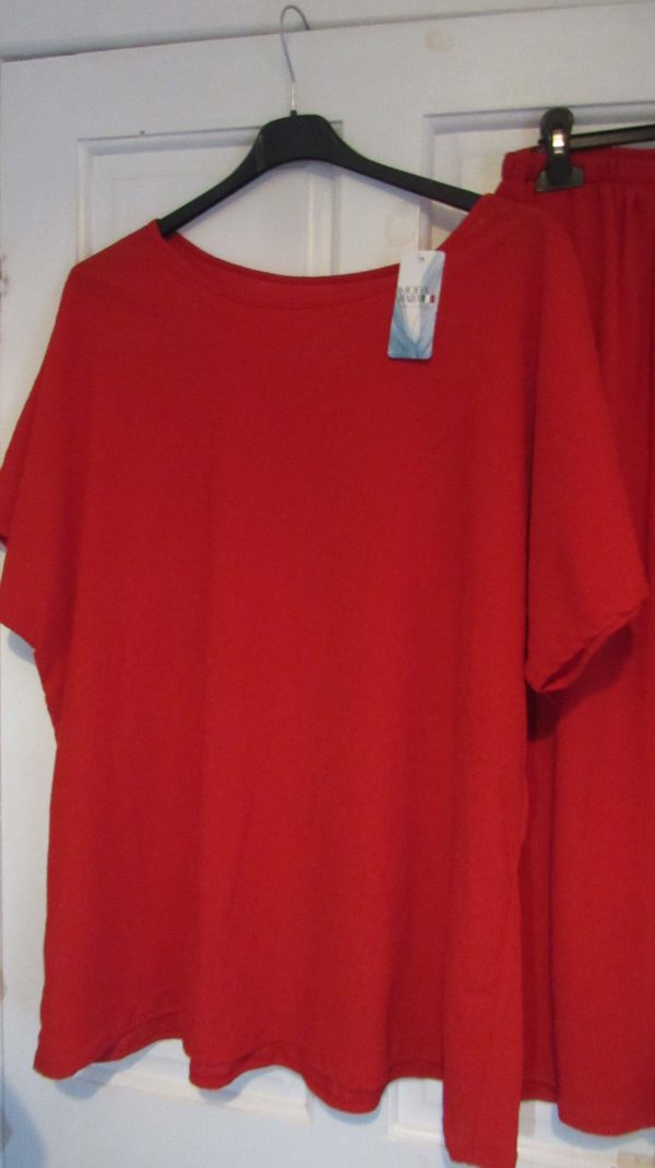 New Ladies Red 2 Piece Set One Size fits sizes 18 20 22 - Image 3