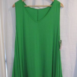 New Ladies Lacy Bottom Green Longer Length Top V Neck One Size fits sizes 18 20 22