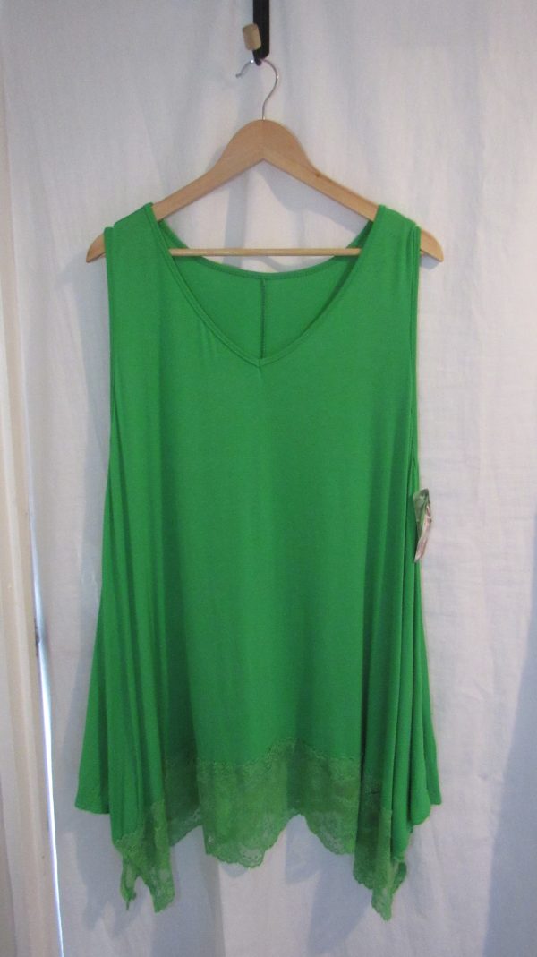 New Ladies Lacy Bottom Green Longer Length Top V Neck One Size fits sizes 18 20 22