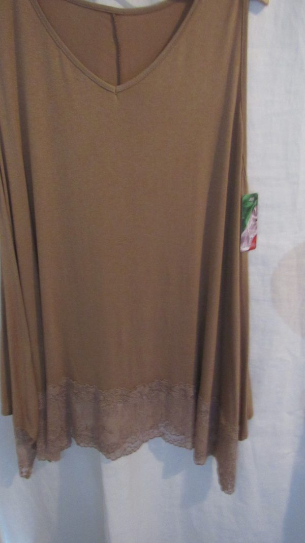 New Ladies Lacy Bottom Camel Longer Length Top V Neck One Size fits sizes 18 20 22 - Image 4
