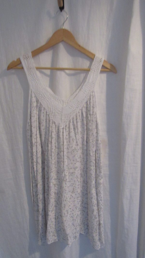 New Ladies White Floral Sleeveless Top One Size fits sizes 18 20 22 - Image 2