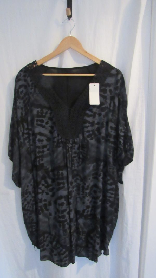 New Ladies Black V Neck Lacy Tunic Top One Size fits sizes 18 20 22 24 - Image 2