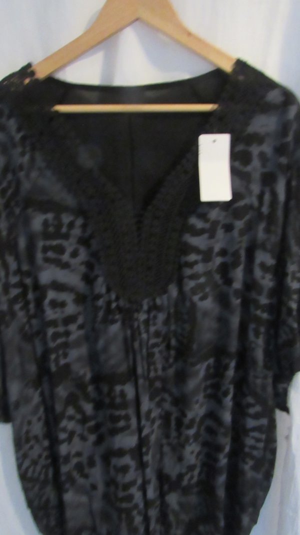 New Ladies Black V Neck Lacy Tunic Top One Size fits sizes 18 20 22 24 - Image 3