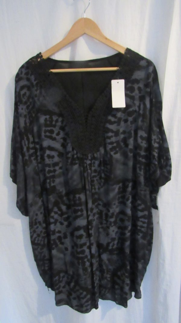 New Ladies Black V Neck Lacy Tunic Top One Size fits sizes 18 20 22 24 - Image 4