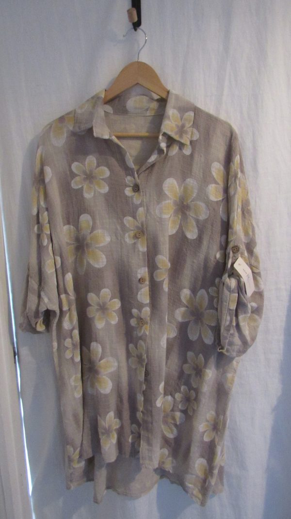 New Ladies Beige Flower Button Down Shirt One Size fits sizes 18 20 22