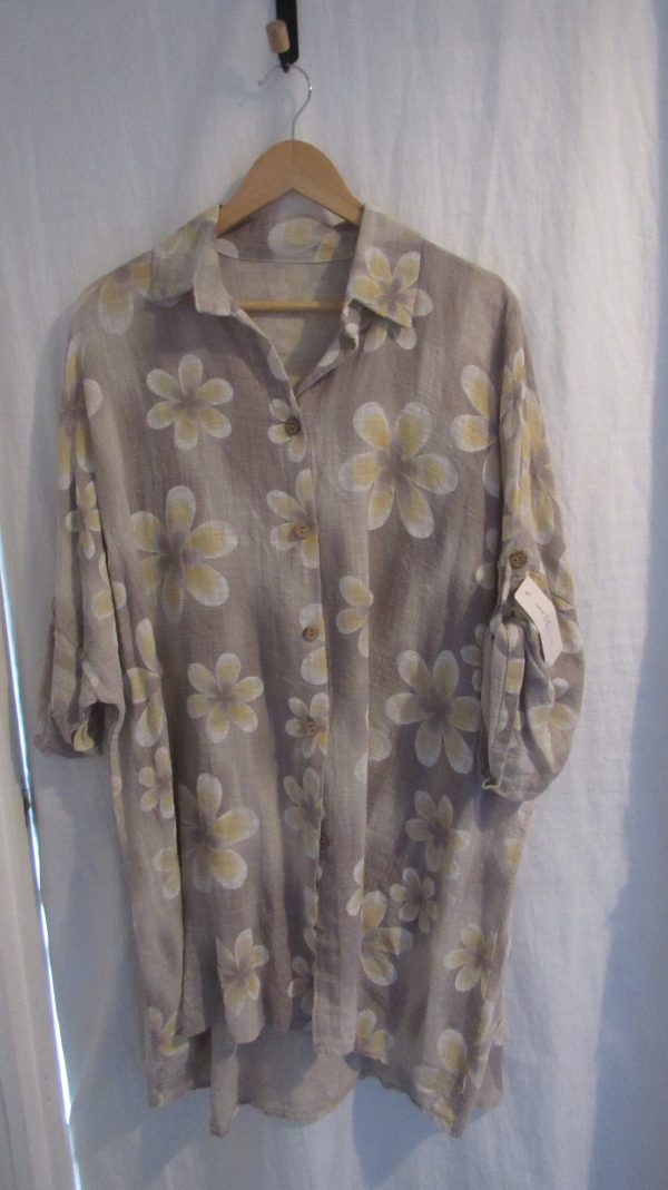 New Ladies Beige Flower Button Down Shirt One Size fits sizes 18 20 22 - Image 2