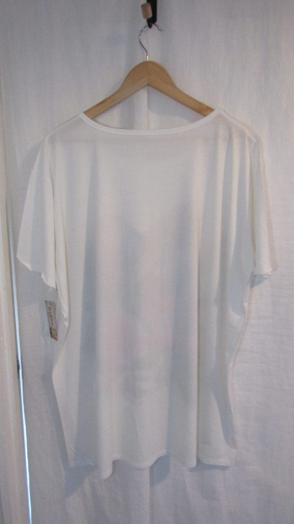 New Ladies White Perfume Print T-shirt One Size fits sizes 16 18 20 22 - Image 4