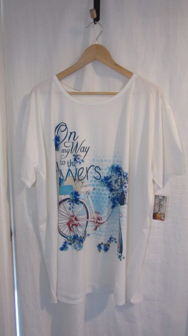 New Ladies White Flowers Print T-shirt One Size fits sizes 16 18 20 22 - Image 2