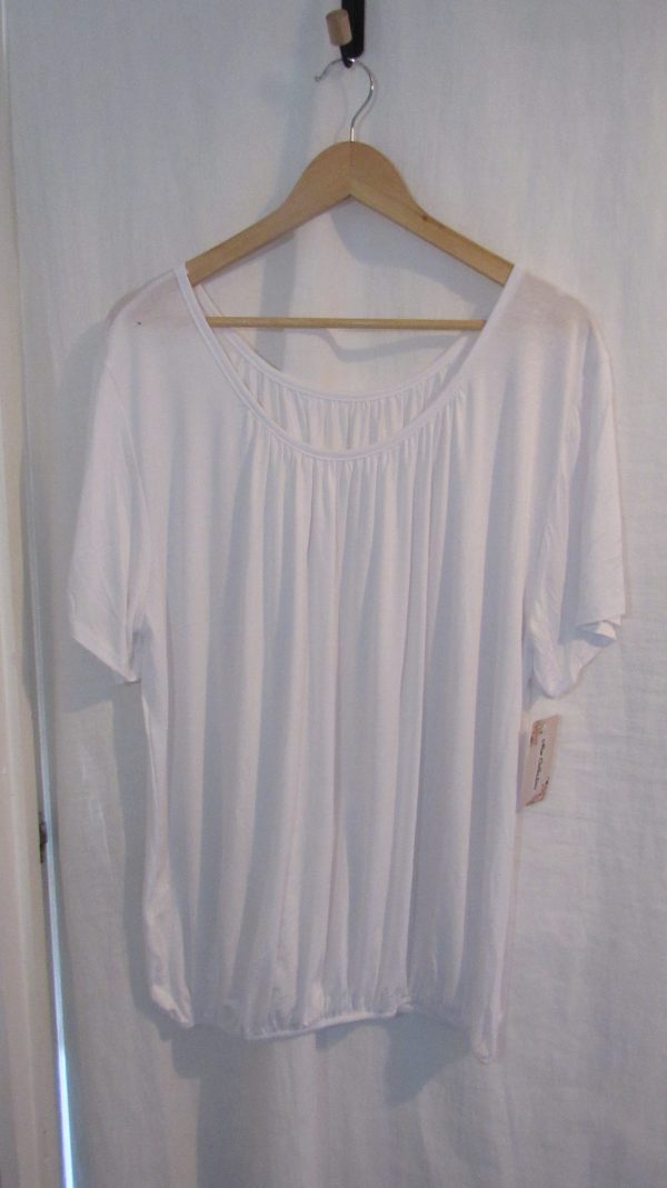 New Ladies White Elasticated Bottom Top One size fits sizes 16 18 20 22 Plus Size
