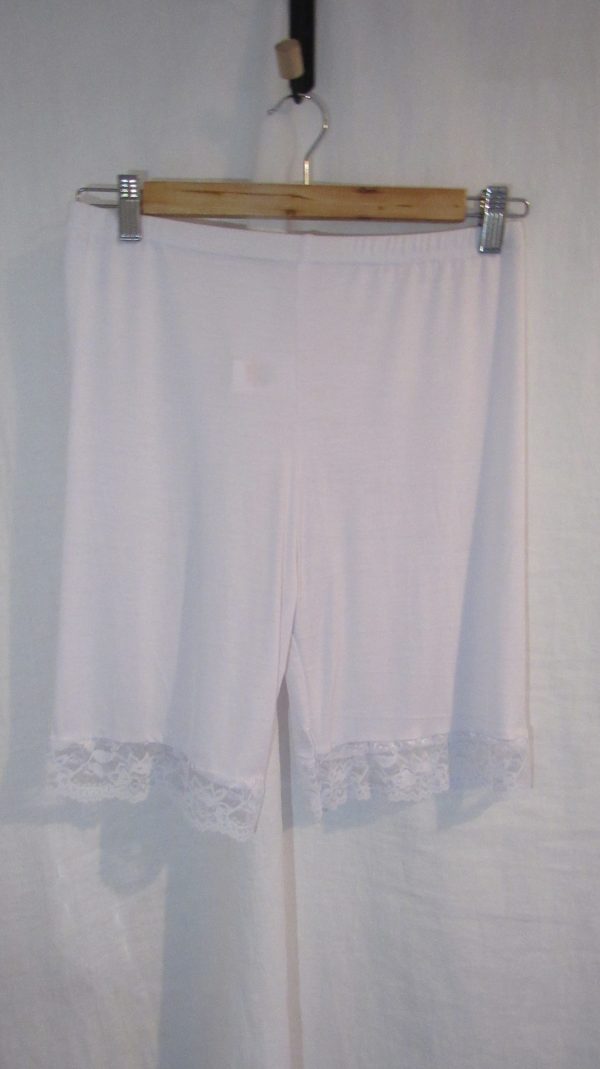 New Ladies White Chub Rub Lacy Bottom Shorts Size L / XL Fits sizes 16 18 - Image 2