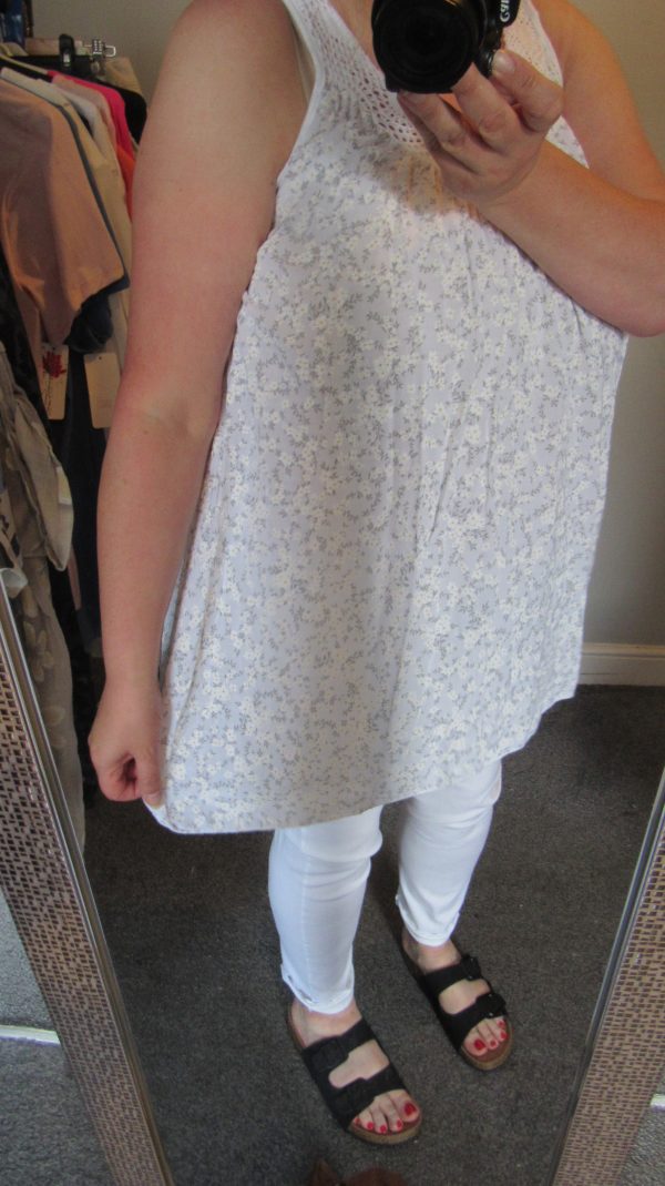 New Ladies White Floral Sleeveless Top One Size fits sizes 18 20 22 - Image 7