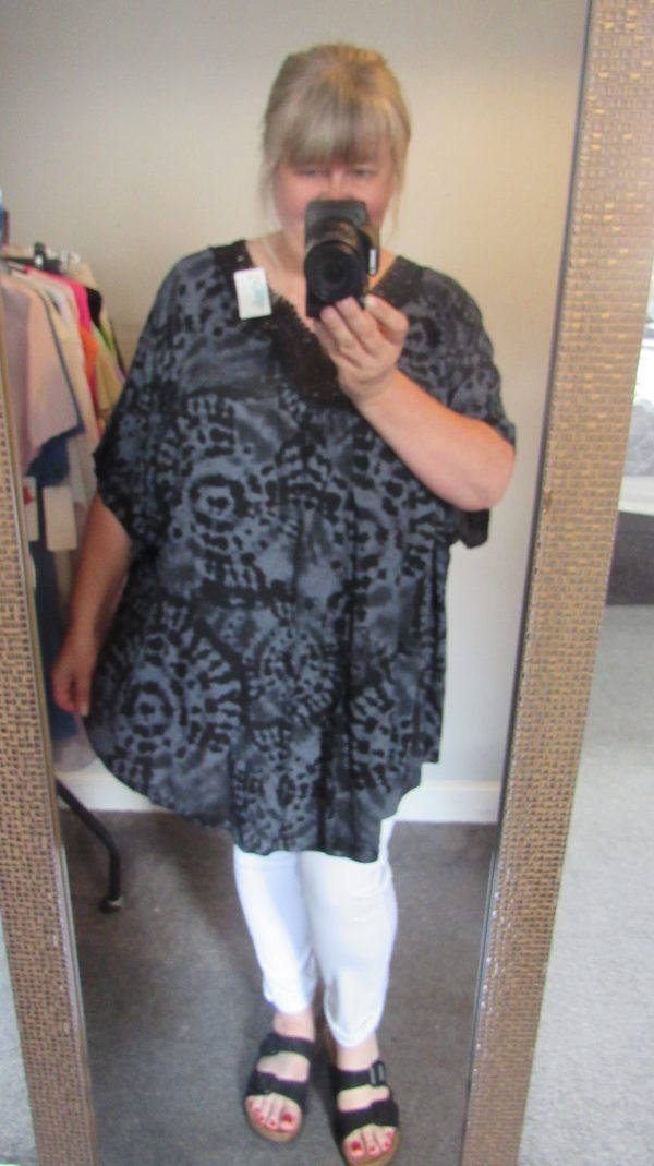 New Ladies Black V Neck Lacy Tunic Top One Size fits sizes 18 20 22 24 - Image 6