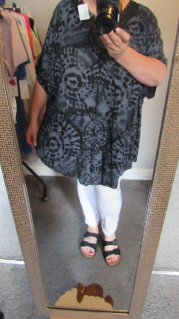 New Ladies Black V Neck Lacy Tunic Top One Size fits sizes 18 20 22 24 - Image 7