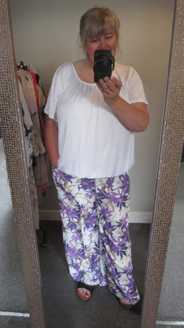 New Ladies Purple Floral Palazzo Trousers One Size fits sizes 20 22 - Image 10