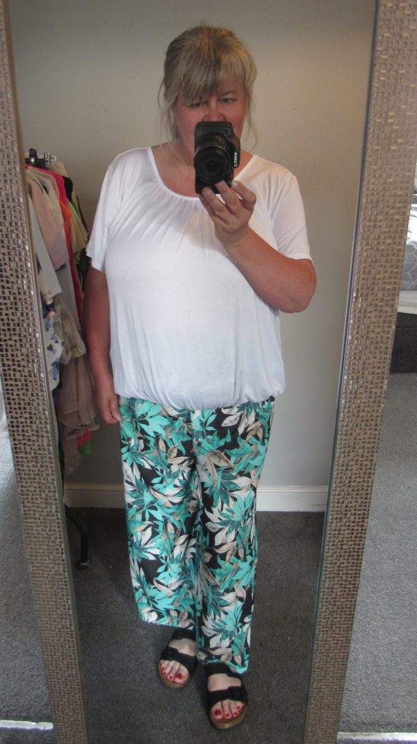 New Ladies Green with Black Floral Palazzo Trousers One Size fits sizes 20 22 - Image 7
