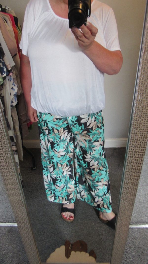 New Ladies Green with Black Floral Palazzo Trousers One Size fits sizes 20 22 - Image 10