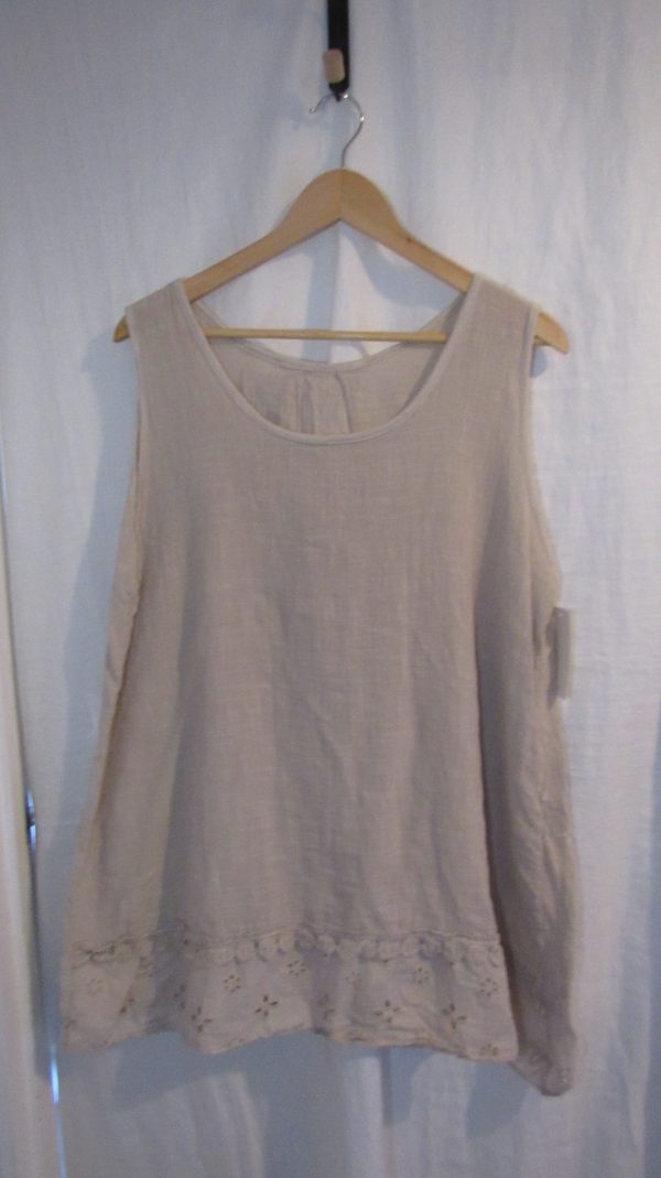 New Ladies Beige Sleeveless Floral Trim Top One size fits sizes 14 16 18 20 - Image 2