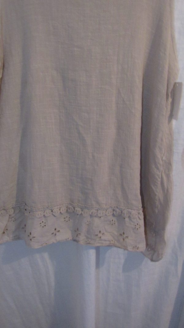 New Ladies Beige Sleeveless Floral Trim Top One size fits sizes 14 16 18 20 - Image 4