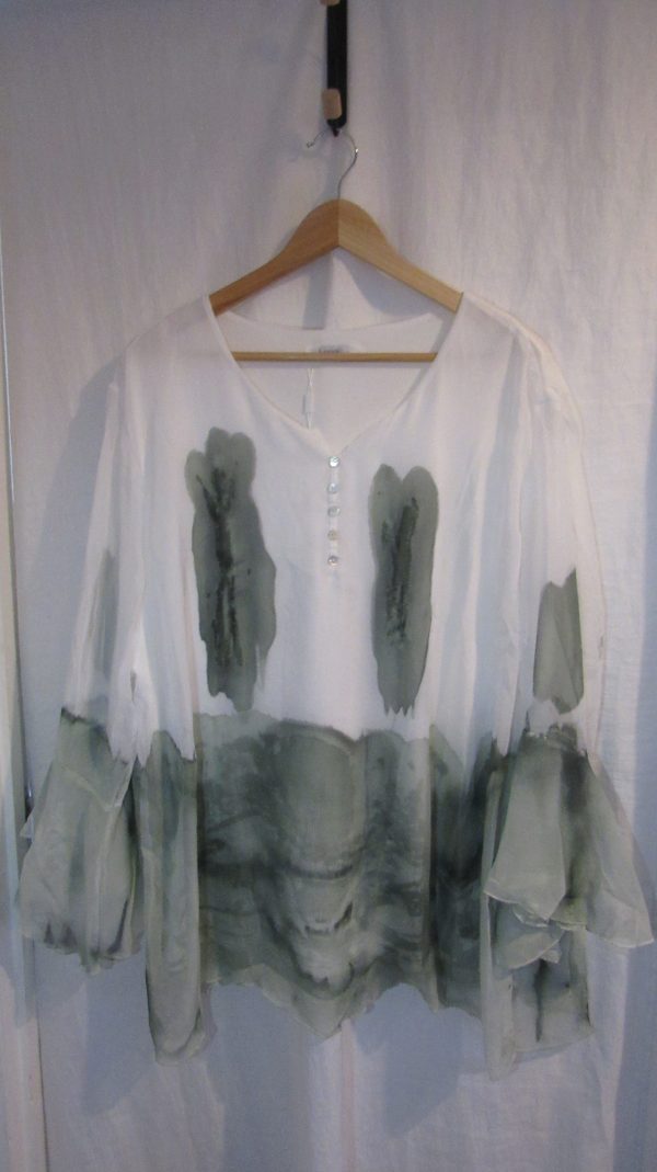 New Ladies Green and White Silky Floaty Top One Size fits sizes 18 20 22 - Image 2