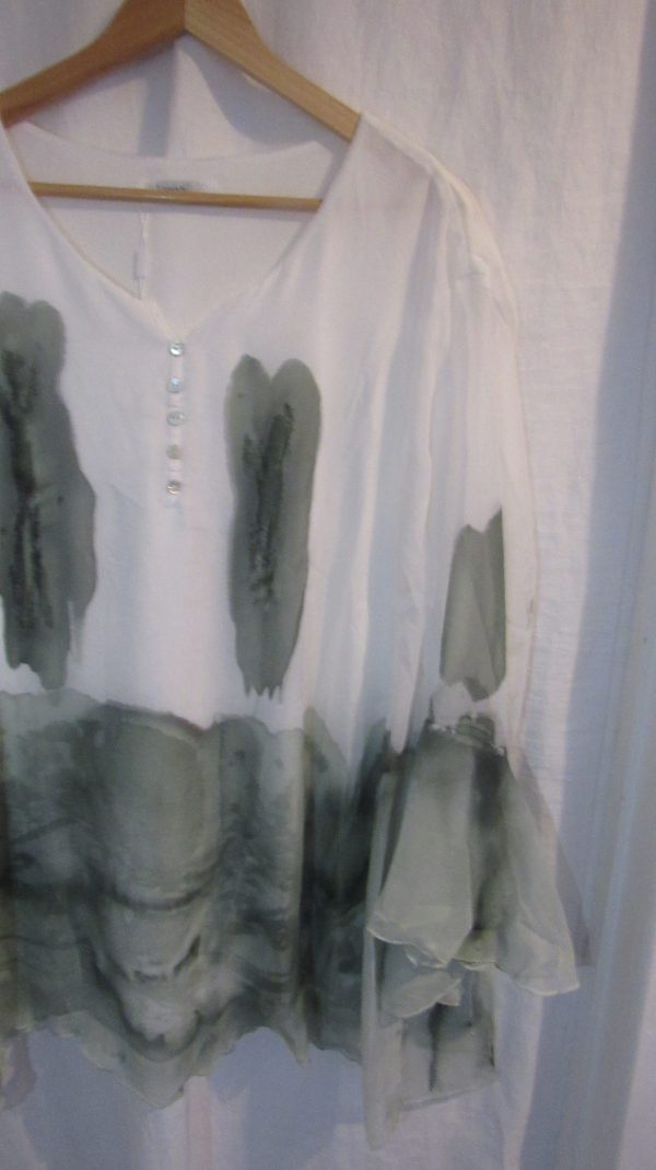 New Ladies Green and White Silky Floaty Top One Size fits sizes 18 20 22 - Image 3