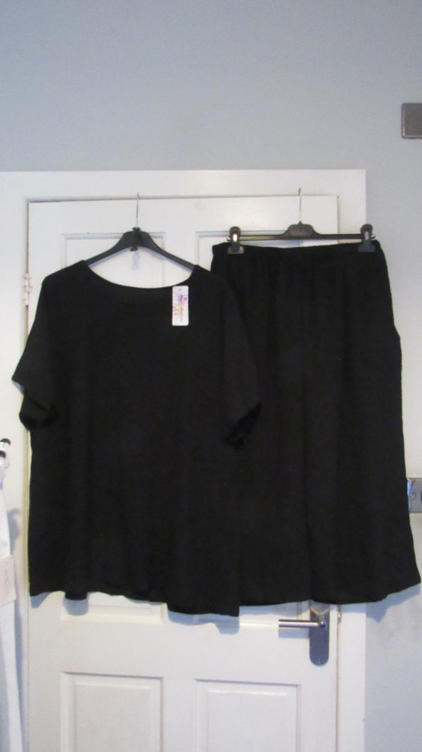 New Ladies Black 2 Piece Set One Size fits sizes 18 20 22