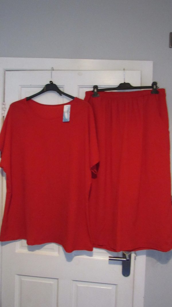New Ladies Red 2 Piece Set One Size fits sizes 18 20 22
