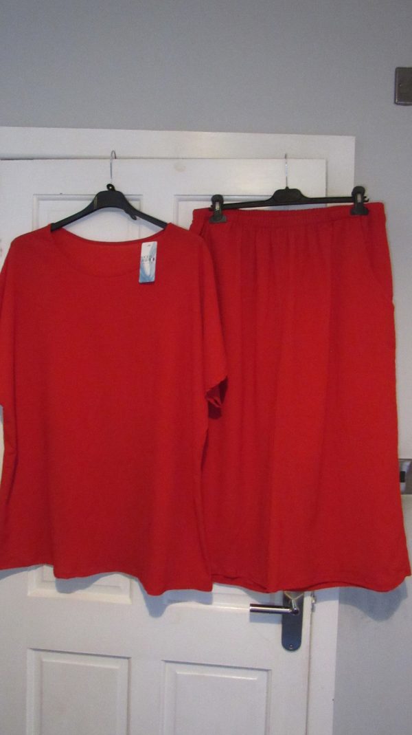 New Ladies Red 2 Piece Set One Size fits sizes 18 20 22 - Image 2