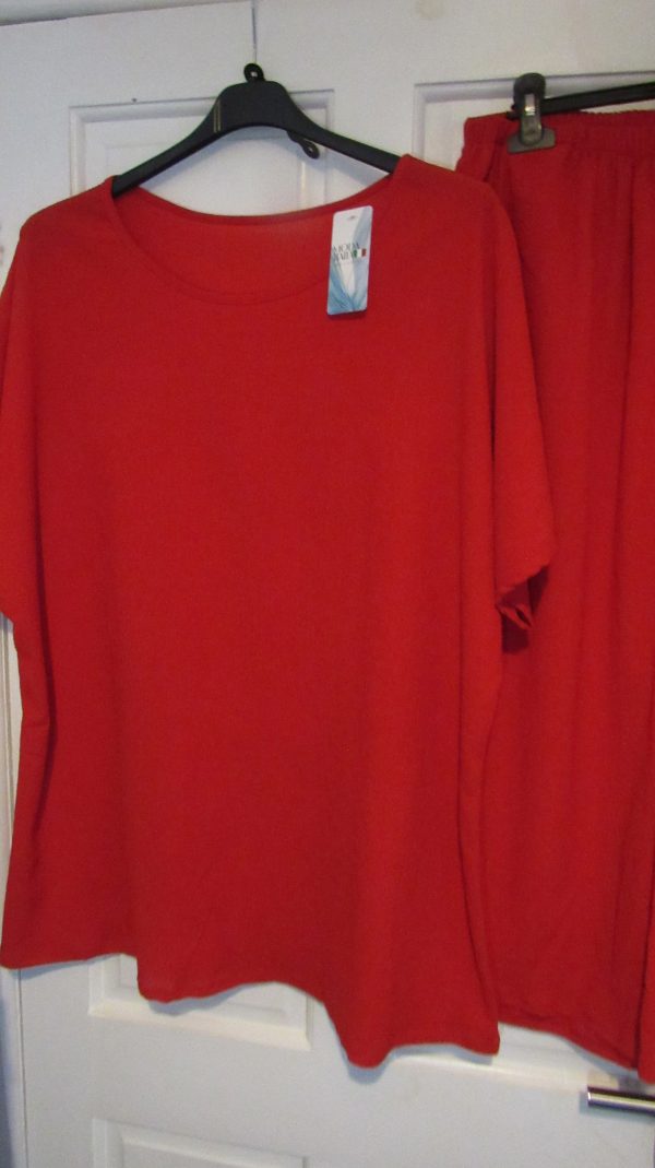 New Ladies Red 2 Piece Set One Size fits sizes 18 20 22 - Image 3