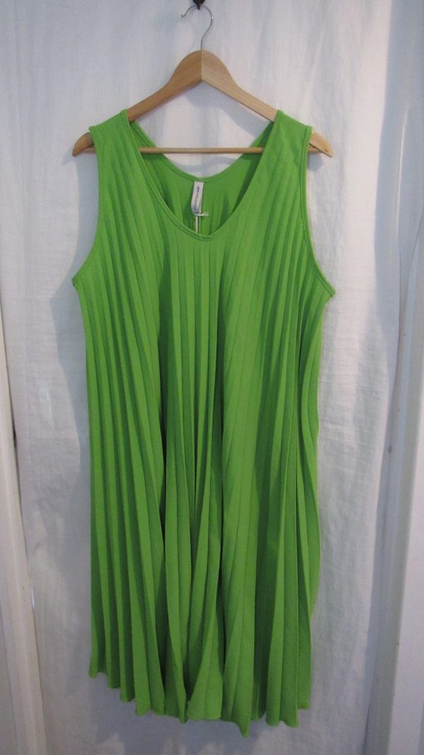 New Ladies Green Pleated Sleeveless Swing Dress One Size fits sizes 18 20 22 24
