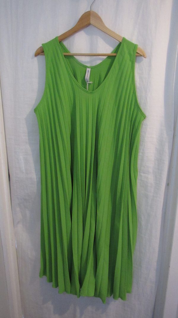 New Ladies Green Pleated Sleeveless Swing Dress One Size fits sizes 18 20 22 24 - Image 2