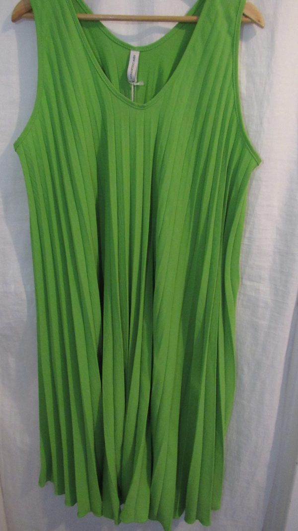 New Ladies Green Pleated Sleeveless Swing Dress One Size fits sizes 18 20 22 24 - Image 4