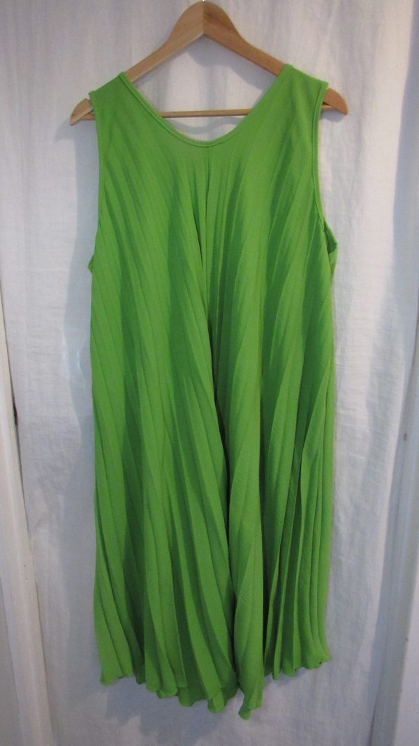 New Ladies Green Pleated Sleeveless Swing Dress One Size fits sizes 18 20 22 24 - Image 5