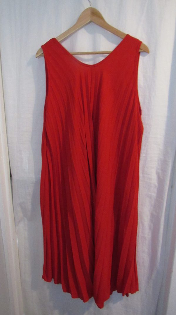 New Ladies Red Pleated Sleeveless Swing Dress One Size fits sizes 18 20 22 24 - Image 5