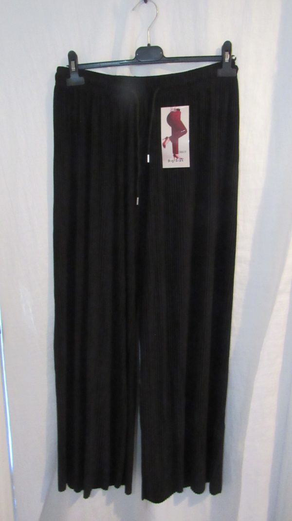 Special Buy Black Ladies Pleated Elasticated Waist Trousers One Size fits sizes 16 18 20 22 - Image 2