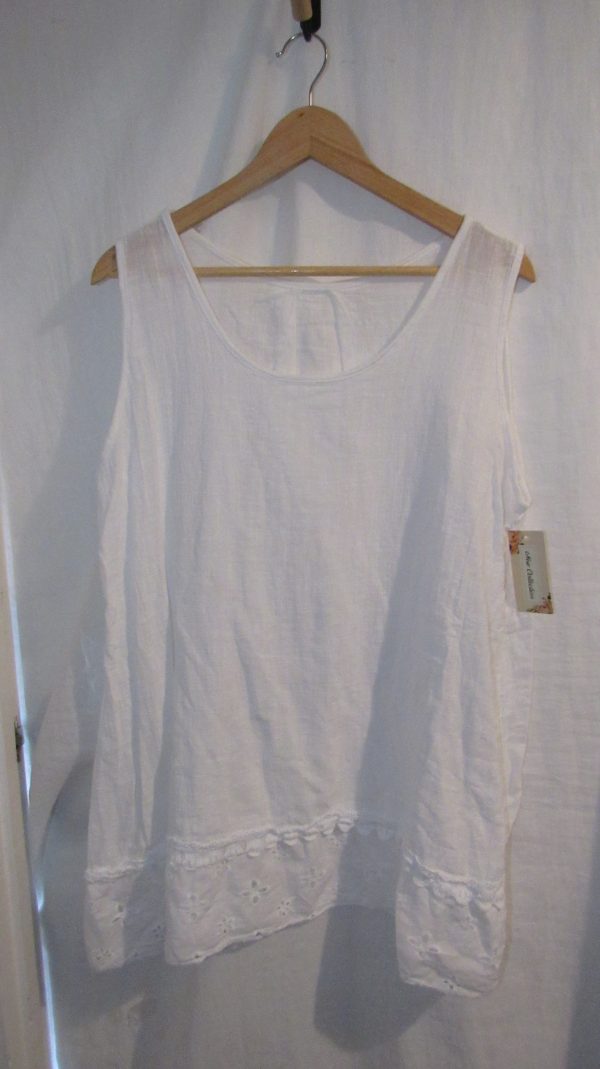 New Ladies White Sleeveless Floral Trim Top One size fits sizes 14 16 18 20 - Image 2