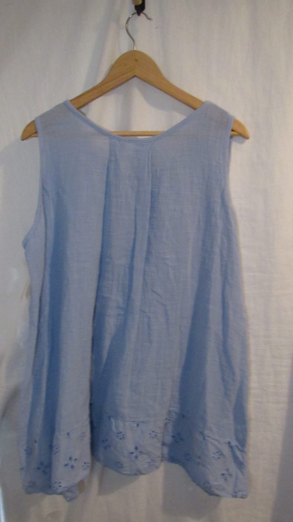 New Ladies Pale Blue Sleeveless Floral Trim Top One size fits sizes 14 16 18 20 - Image 5