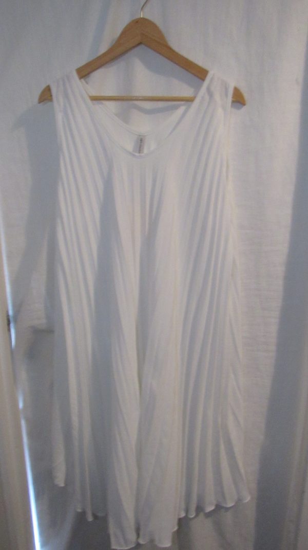New Ladies White Pleated Sleeveless Swing Dress One Size fits sizes 18 20 22 24