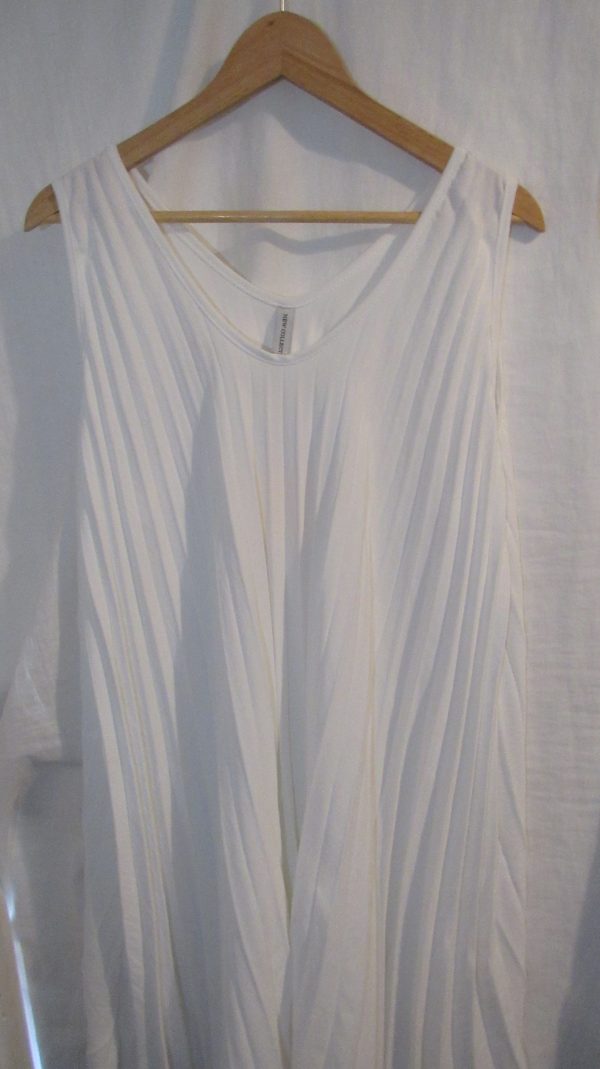 New Ladies White Pleated Sleeveless Swing Dress One Size fits sizes 18 20 22 24 - Image 3